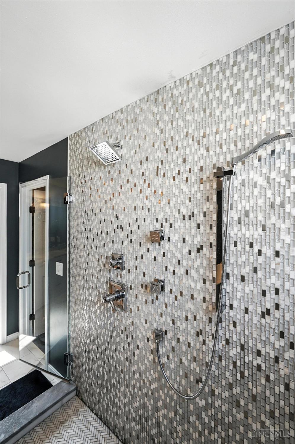 6913 Oleander Court
