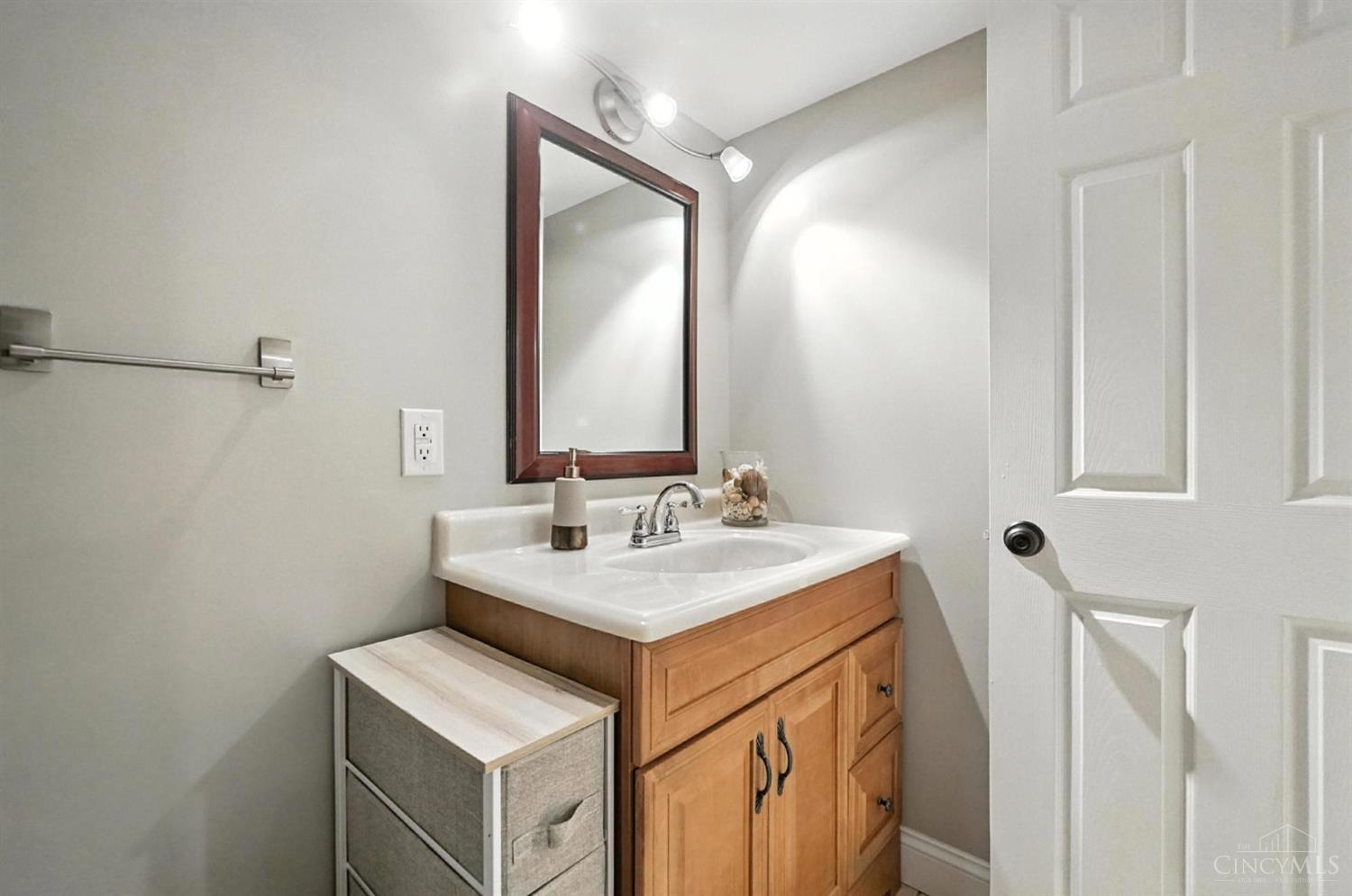6913 Oleander Court