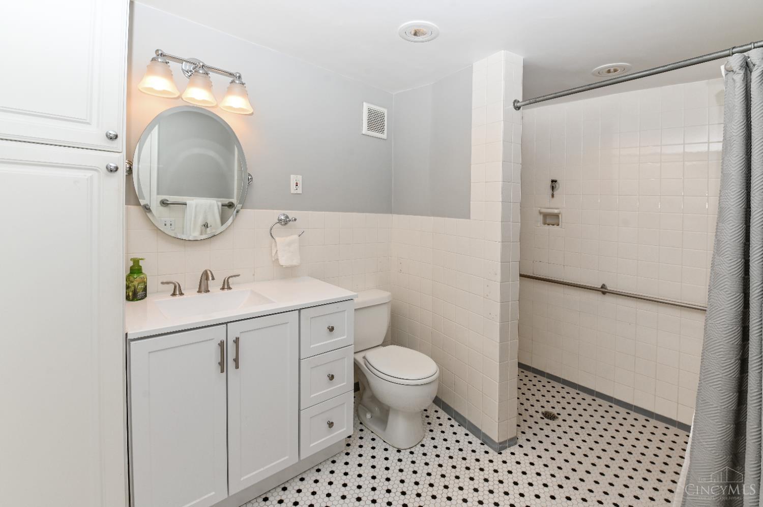 2324 Madison Road 209