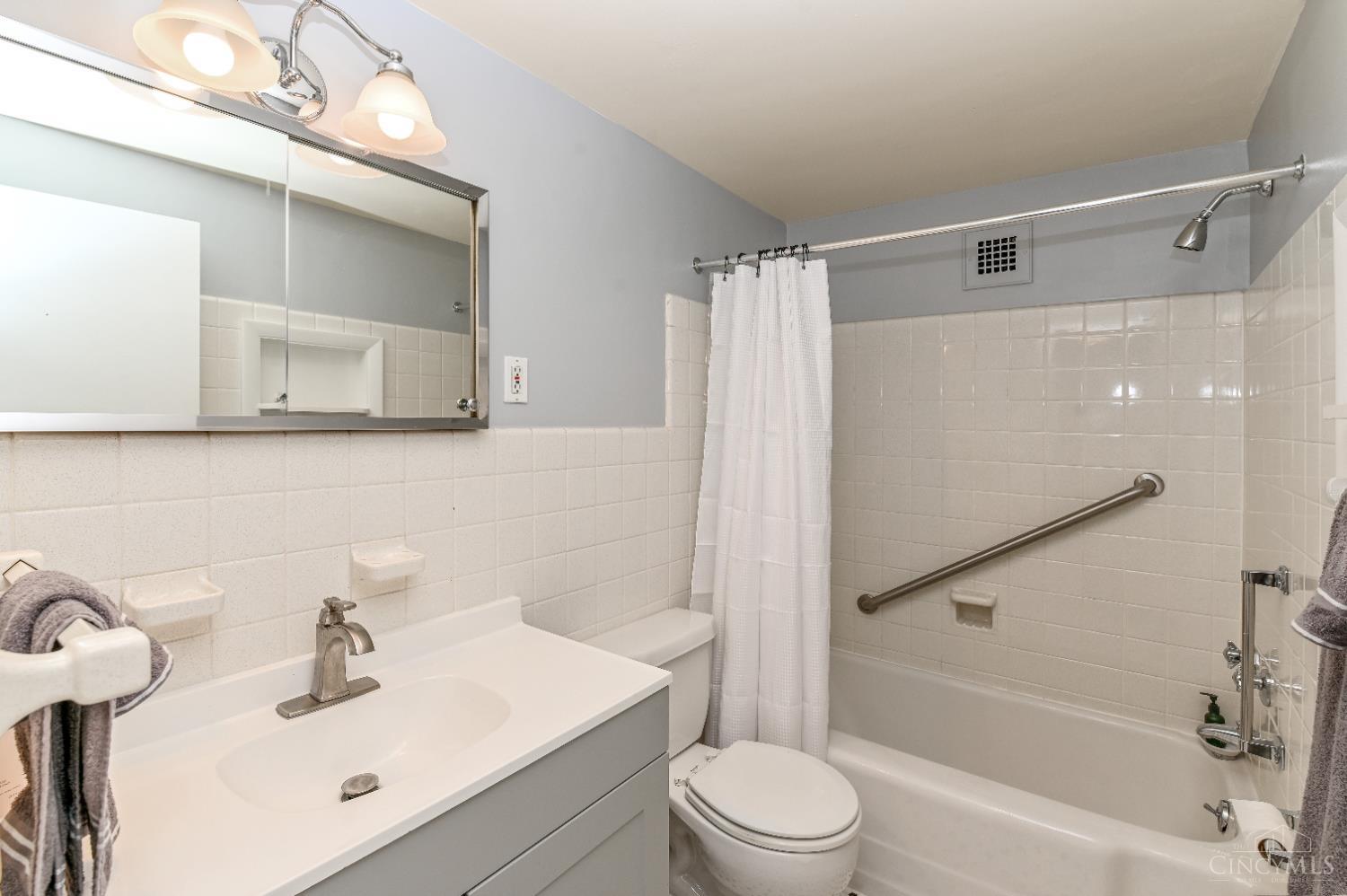 2324 Madison Road 209