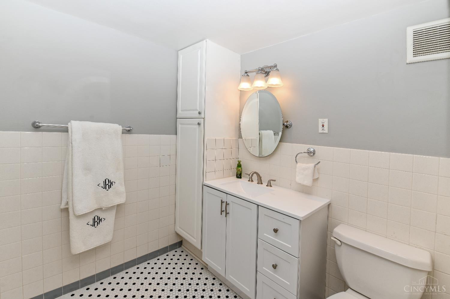 2324 Madison Road 209