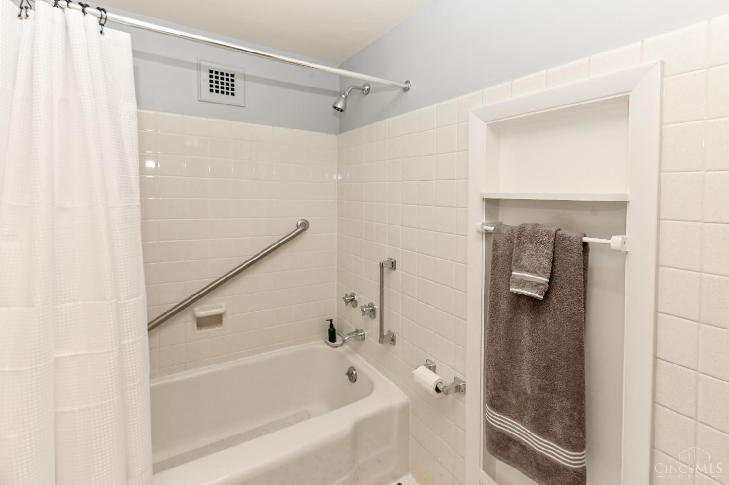 2324 Madison Road 209