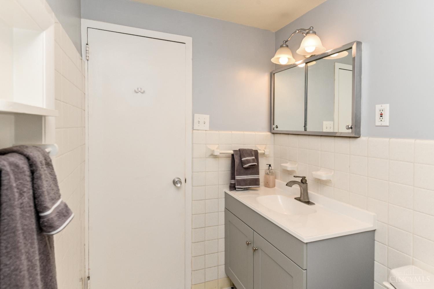 2324 Madison Road 209