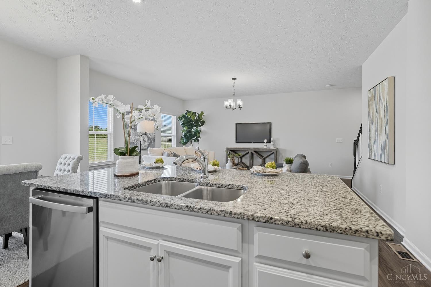 5913 Stones Throw Way