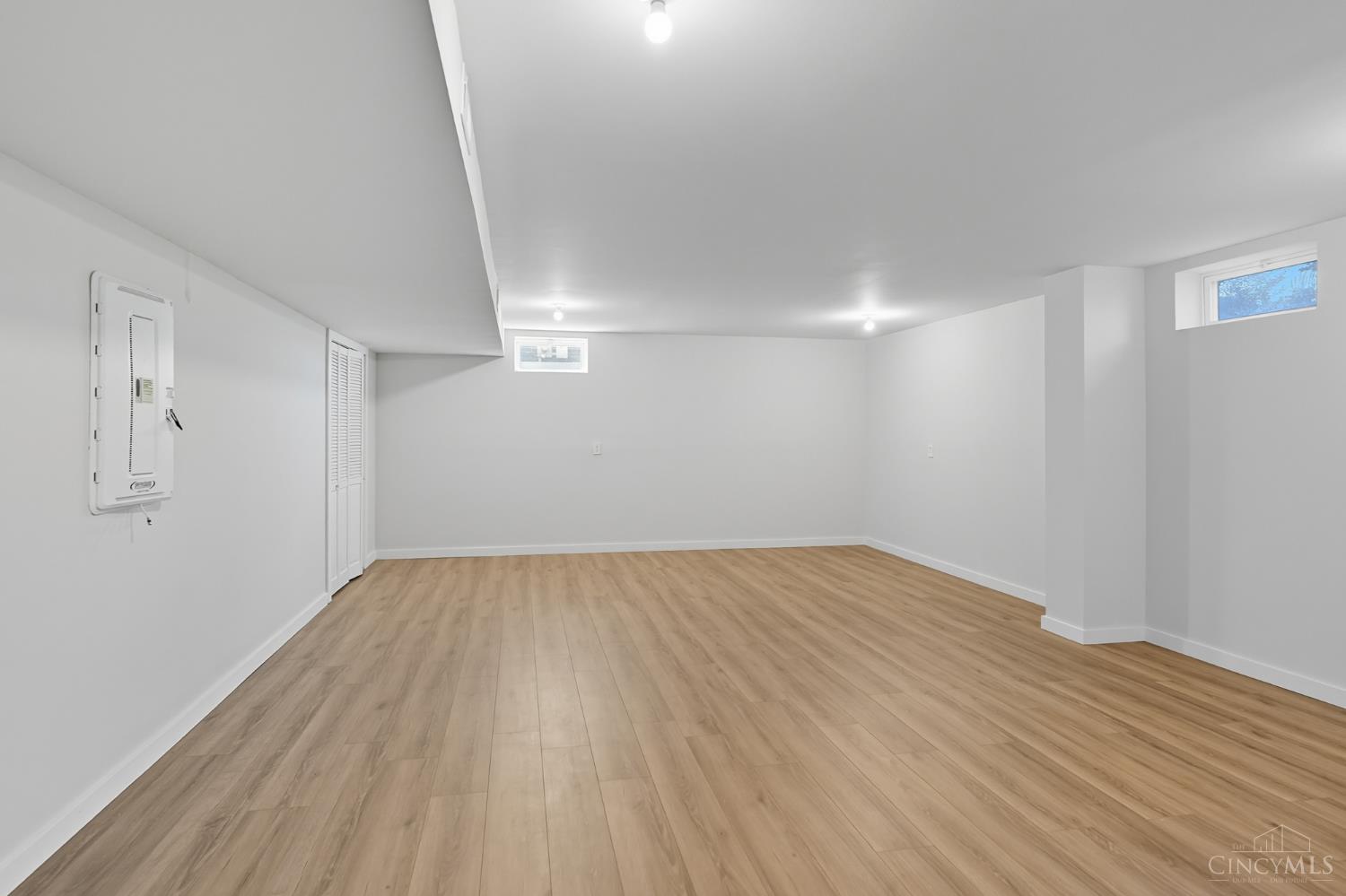 5913 Stones Throw Way