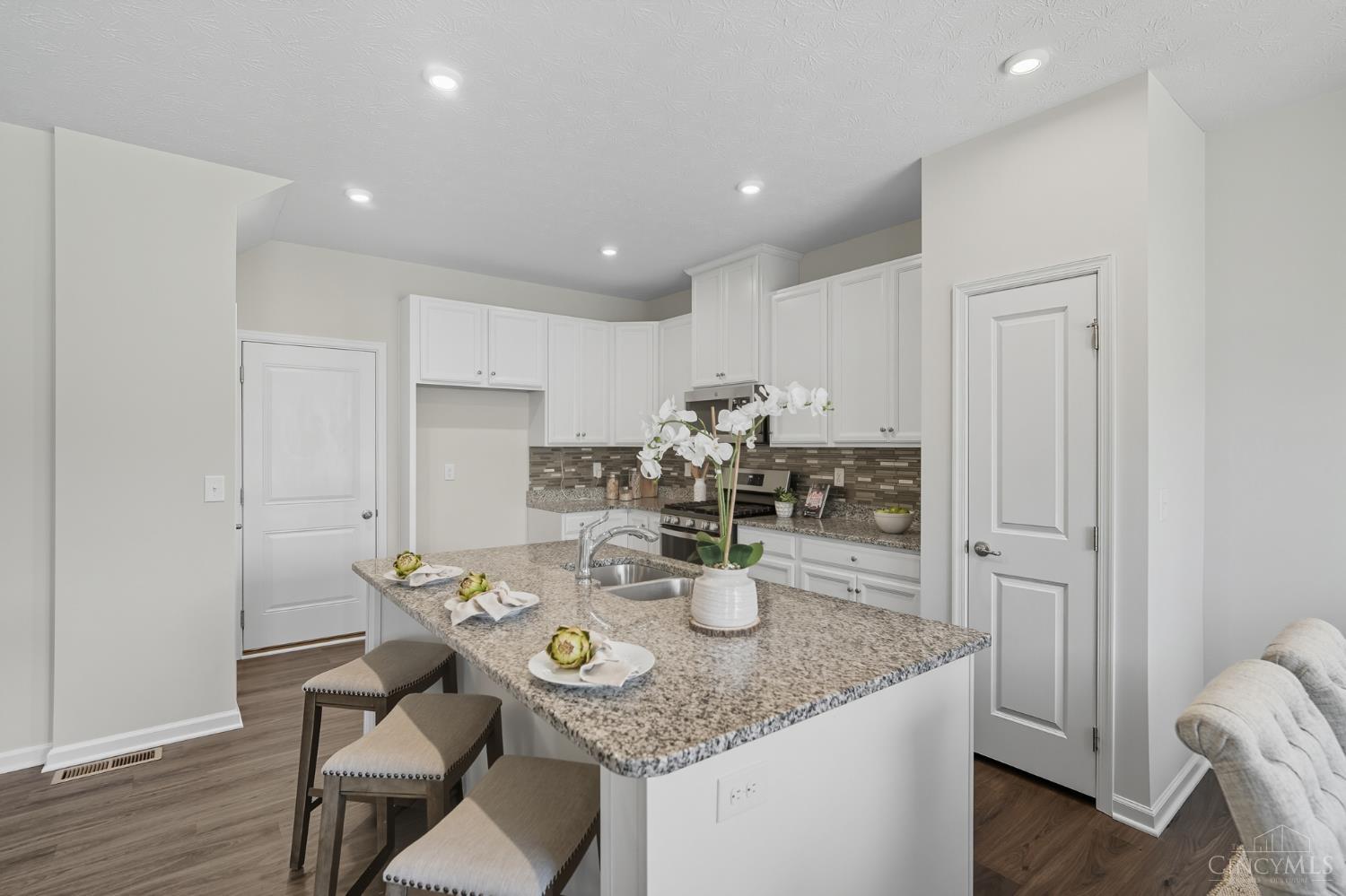 5913 Stones Throw Way