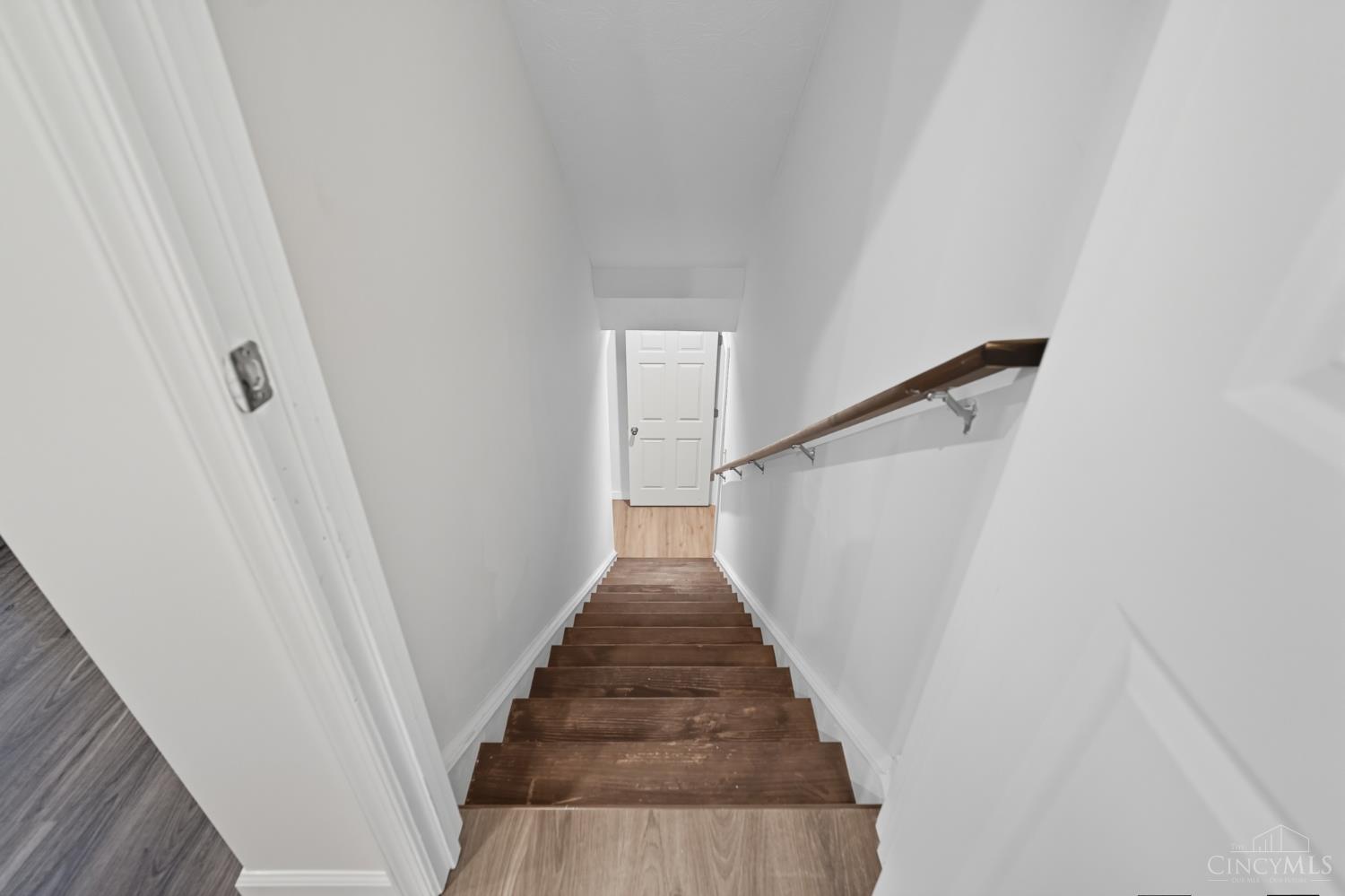 5913 Stones Throw Way