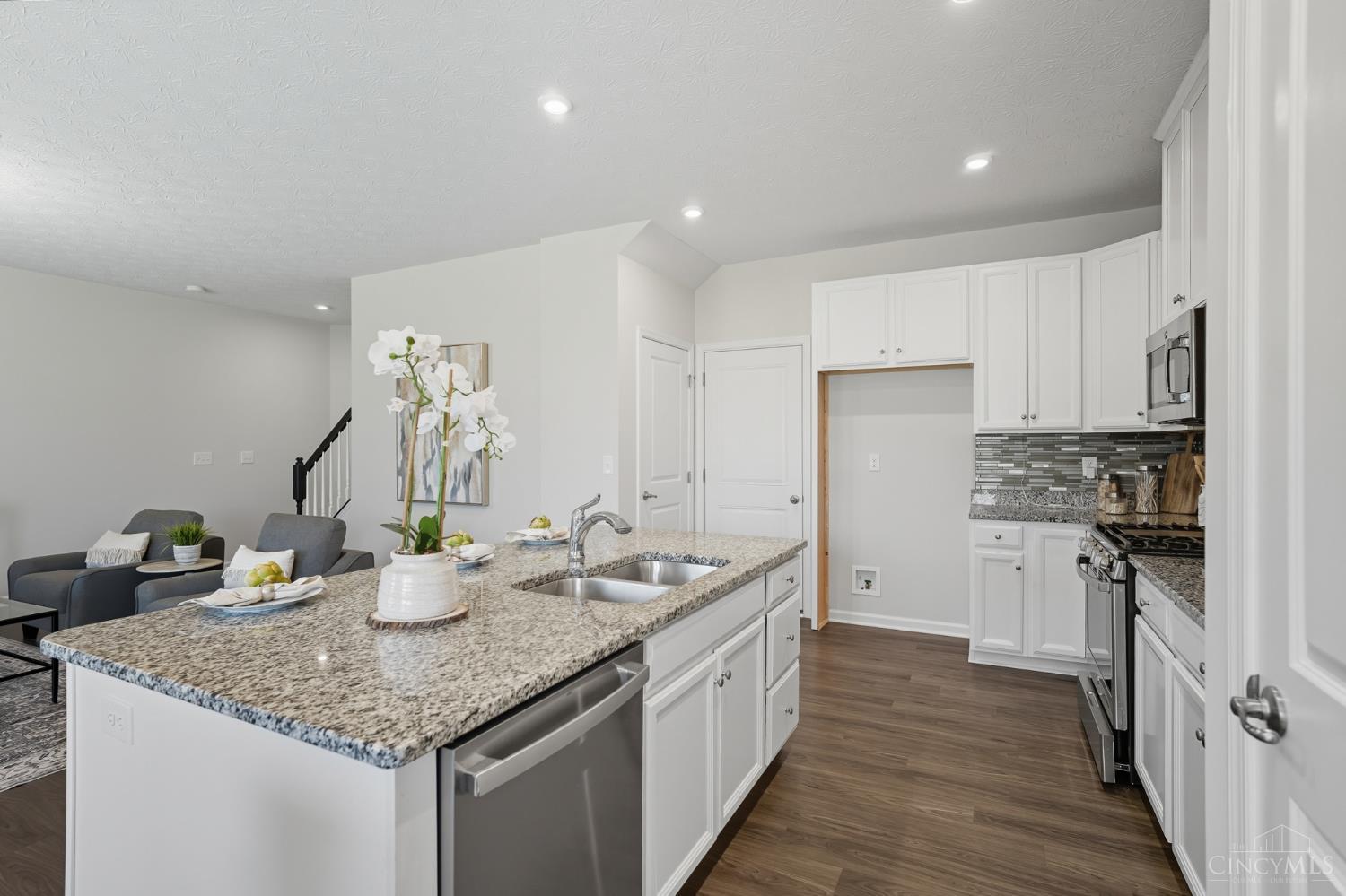 5913 Stones Throw Way