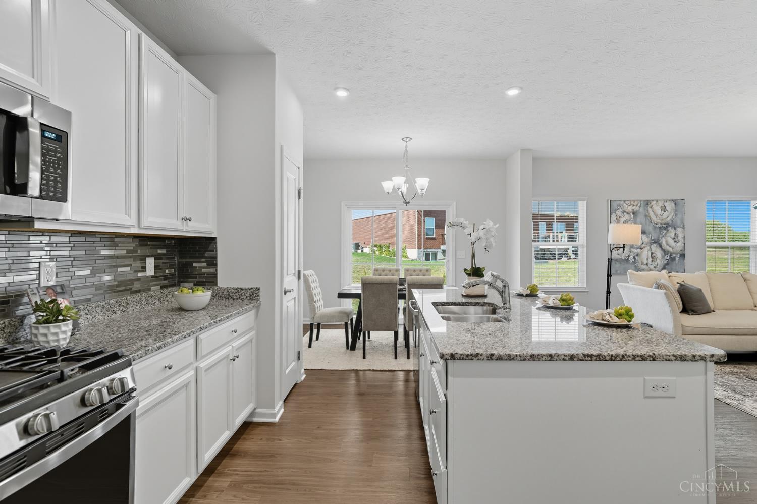 5913 Stones Throw Way
