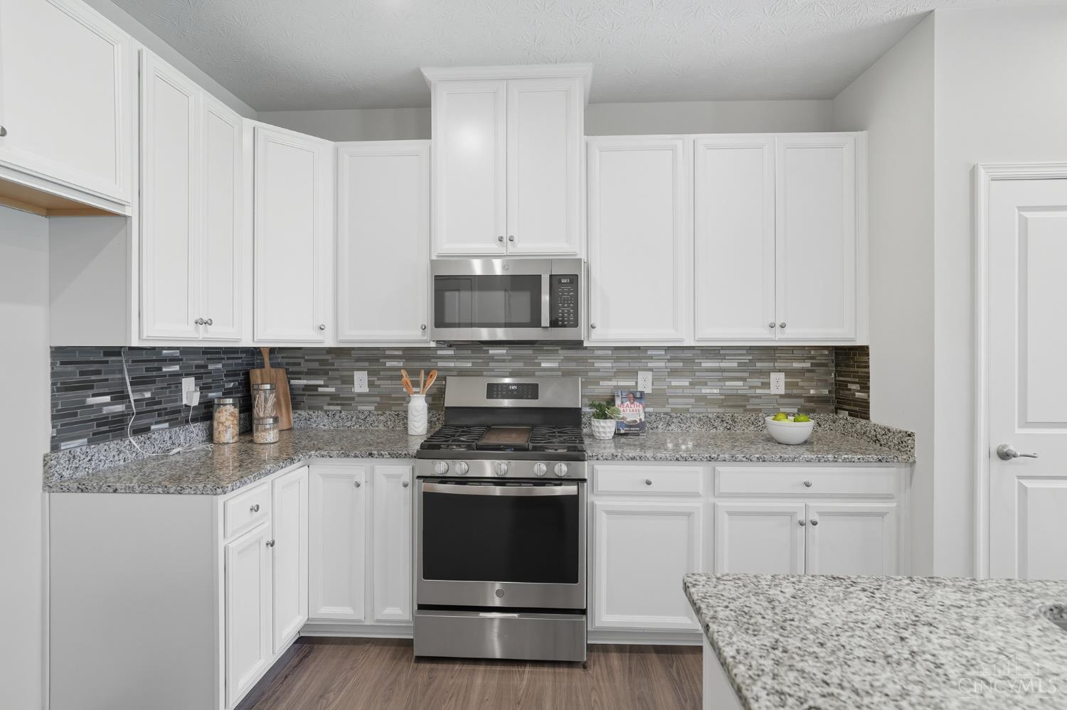 5913 Stones Throw Way