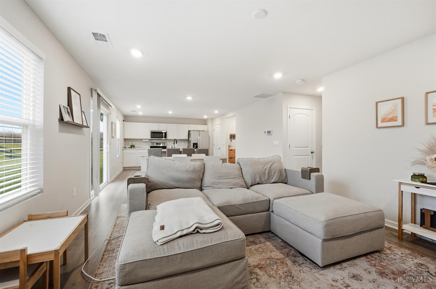 4992 Lakeview Drive