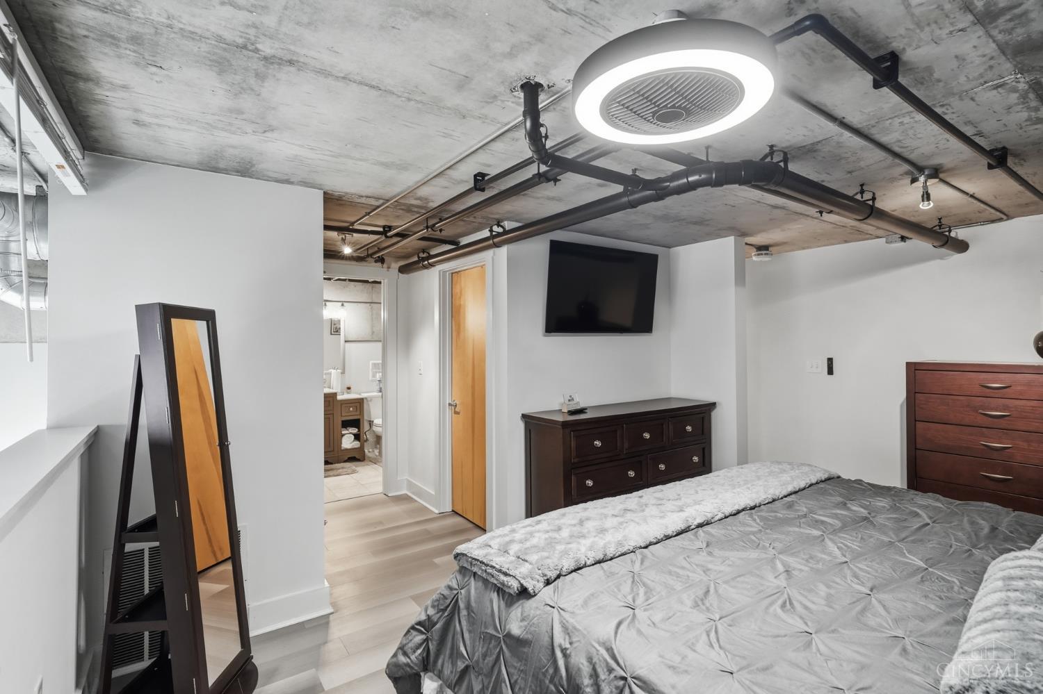 353 W Fourth Street 409
