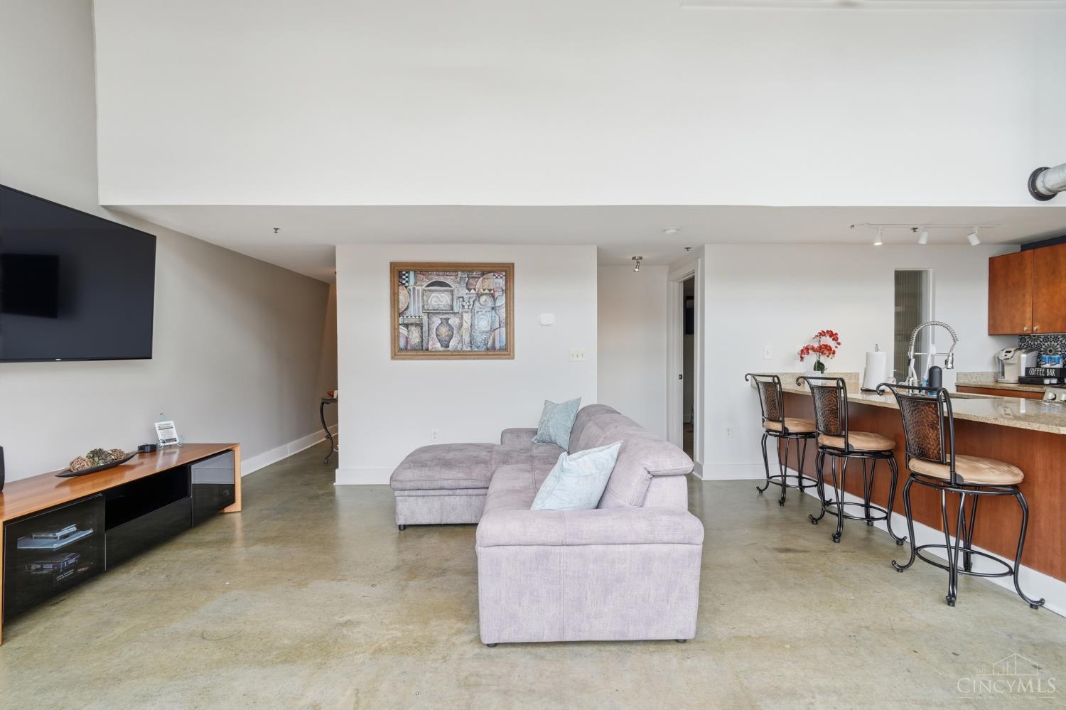 353 W Fourth Street 409