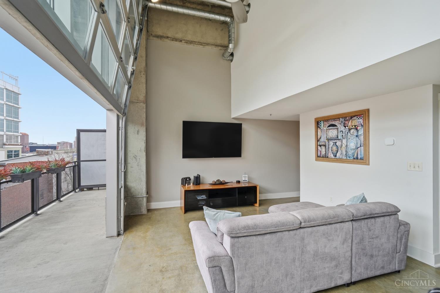 353 W Fourth Street 409