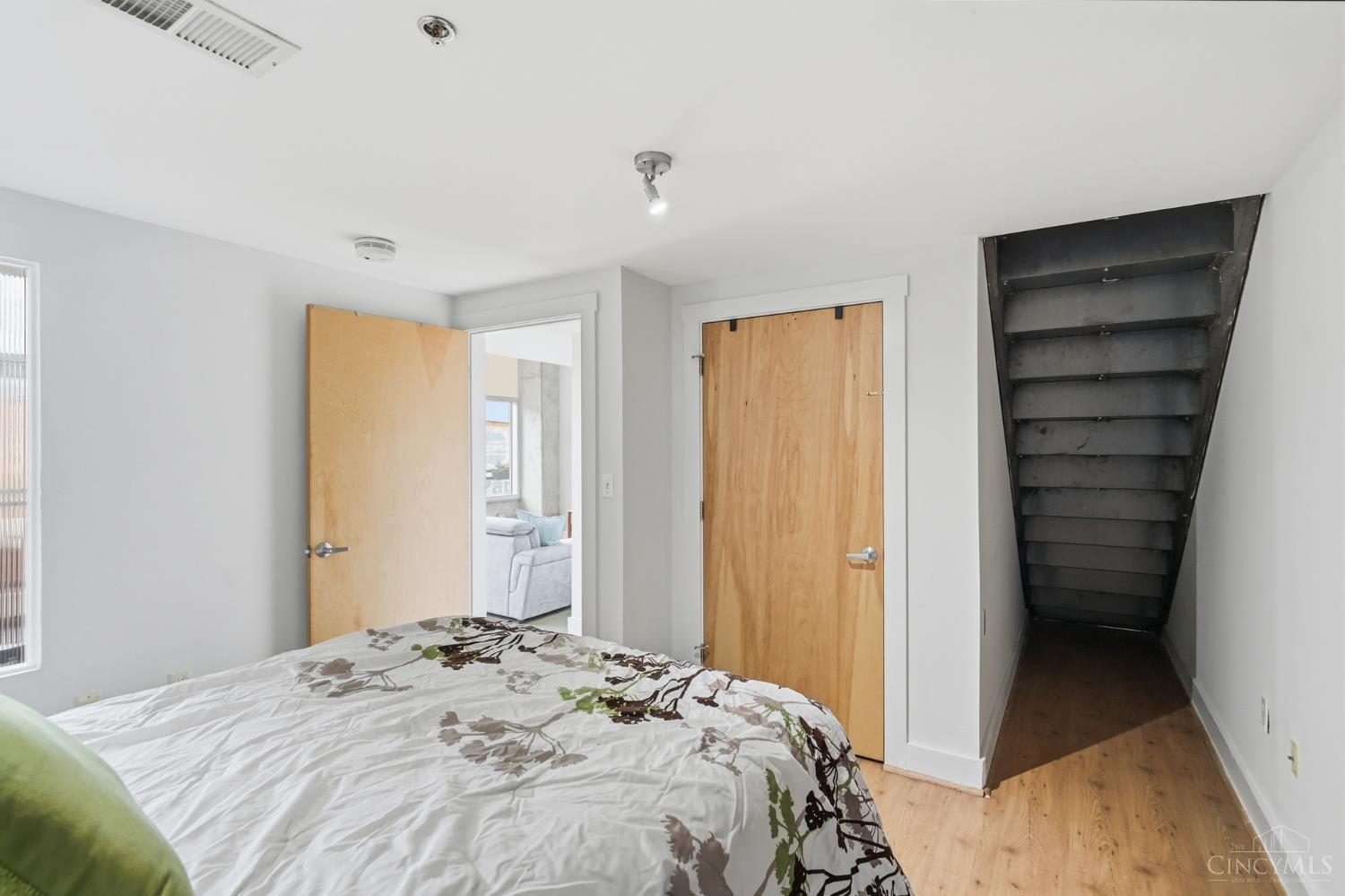 353 W Fourth Street 409