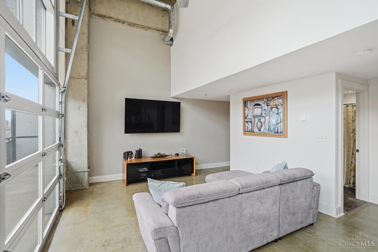 353 W Fourth Street 409