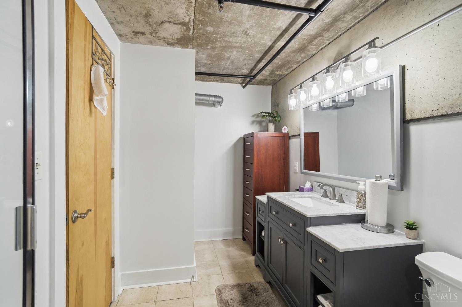 353 W Fourth Street 409