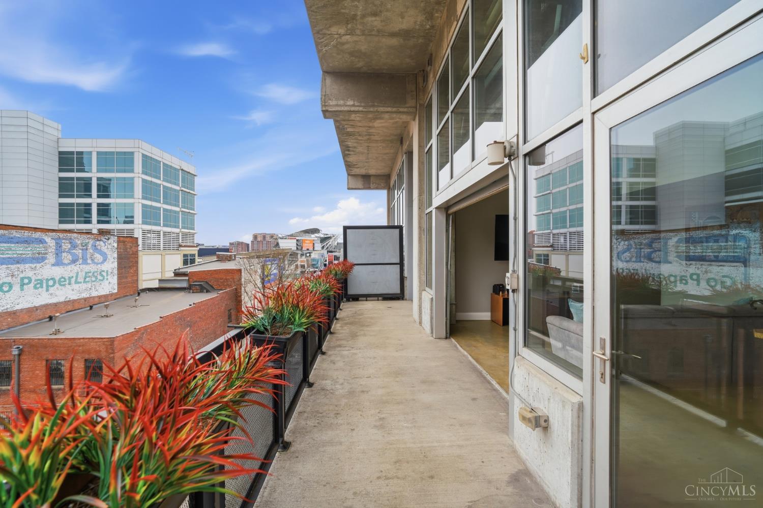 353 W Fourth Street 409