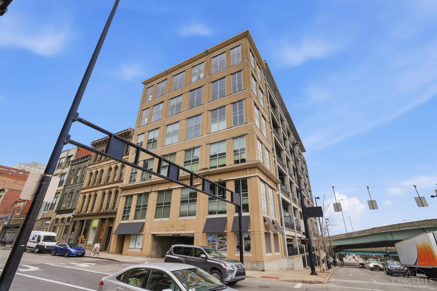 353 W Fourth Street 409