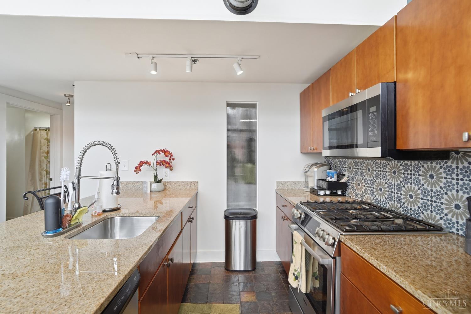 353 W Fourth Street 409