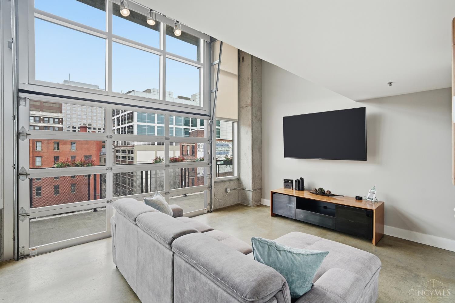 353 W Fourth Street 409