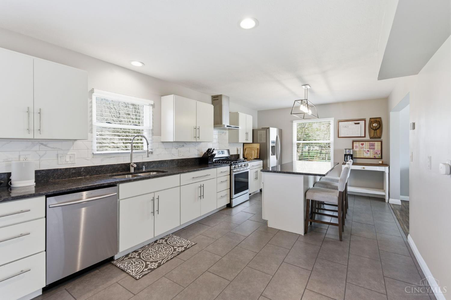 4472 S Mallard Cove