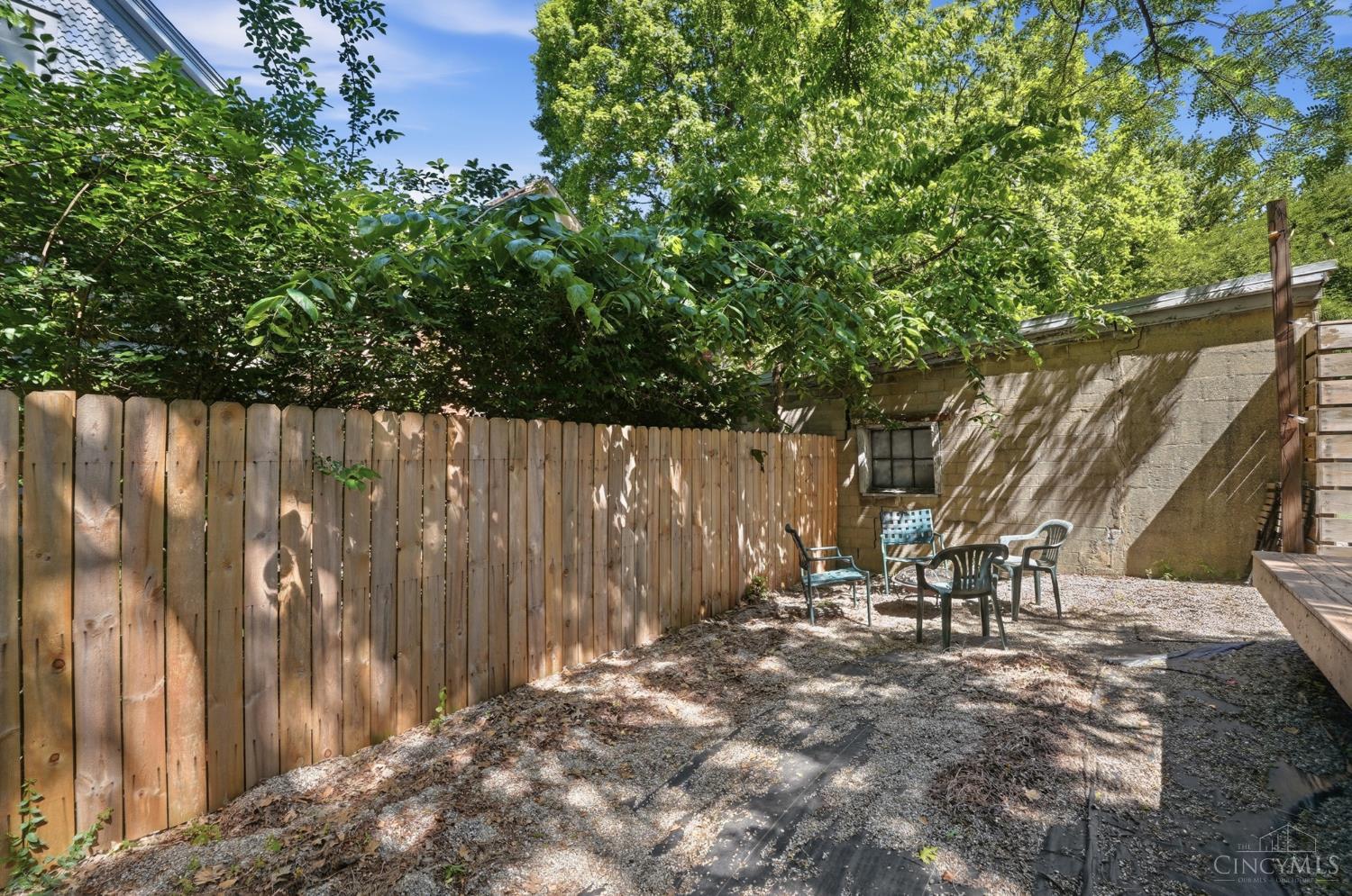 2355 Chickasaw Street