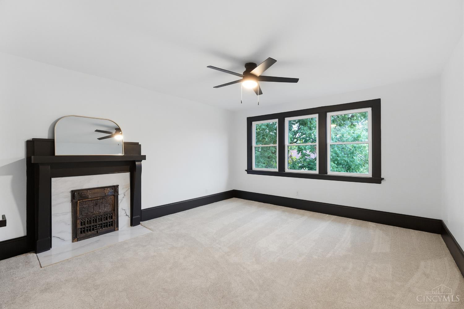 1016 Valley Lane