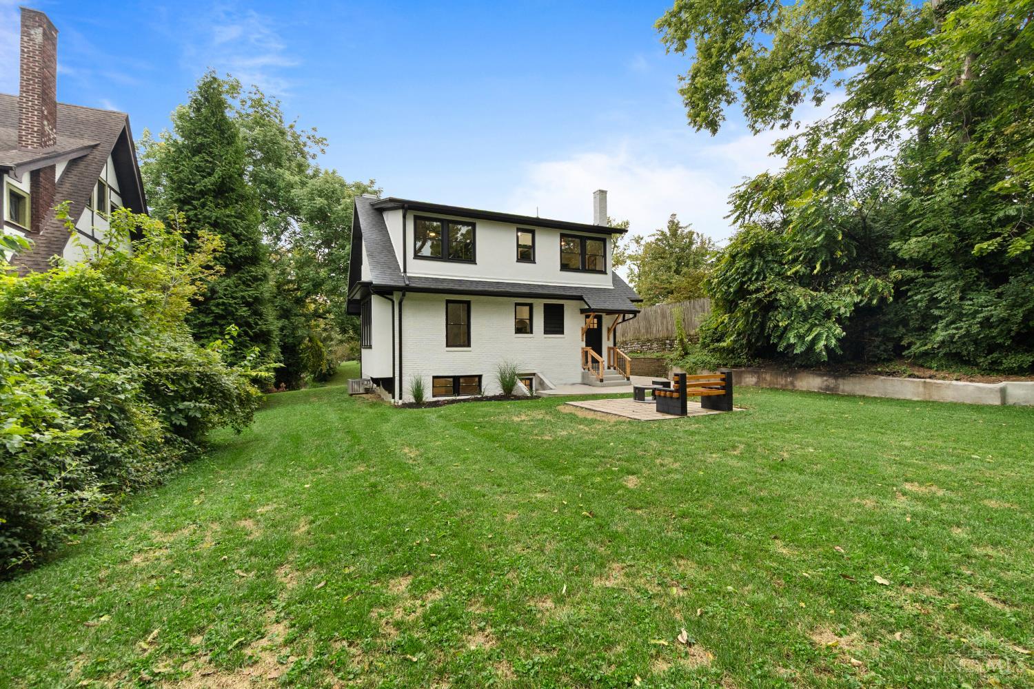 1016 Valley Lane