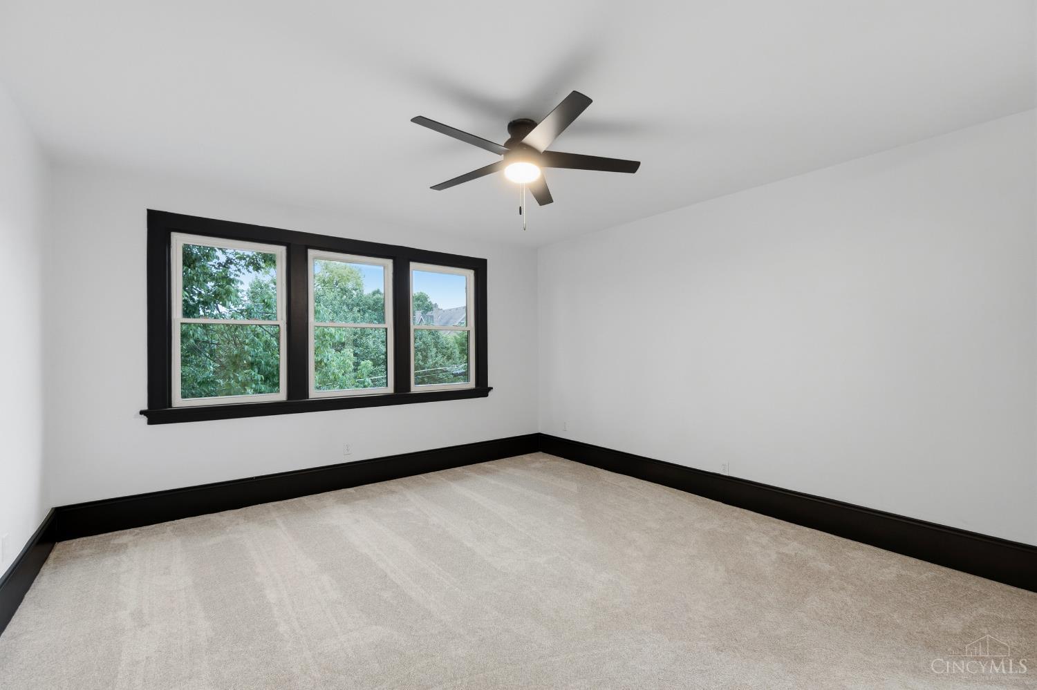 1016 Valley Lane