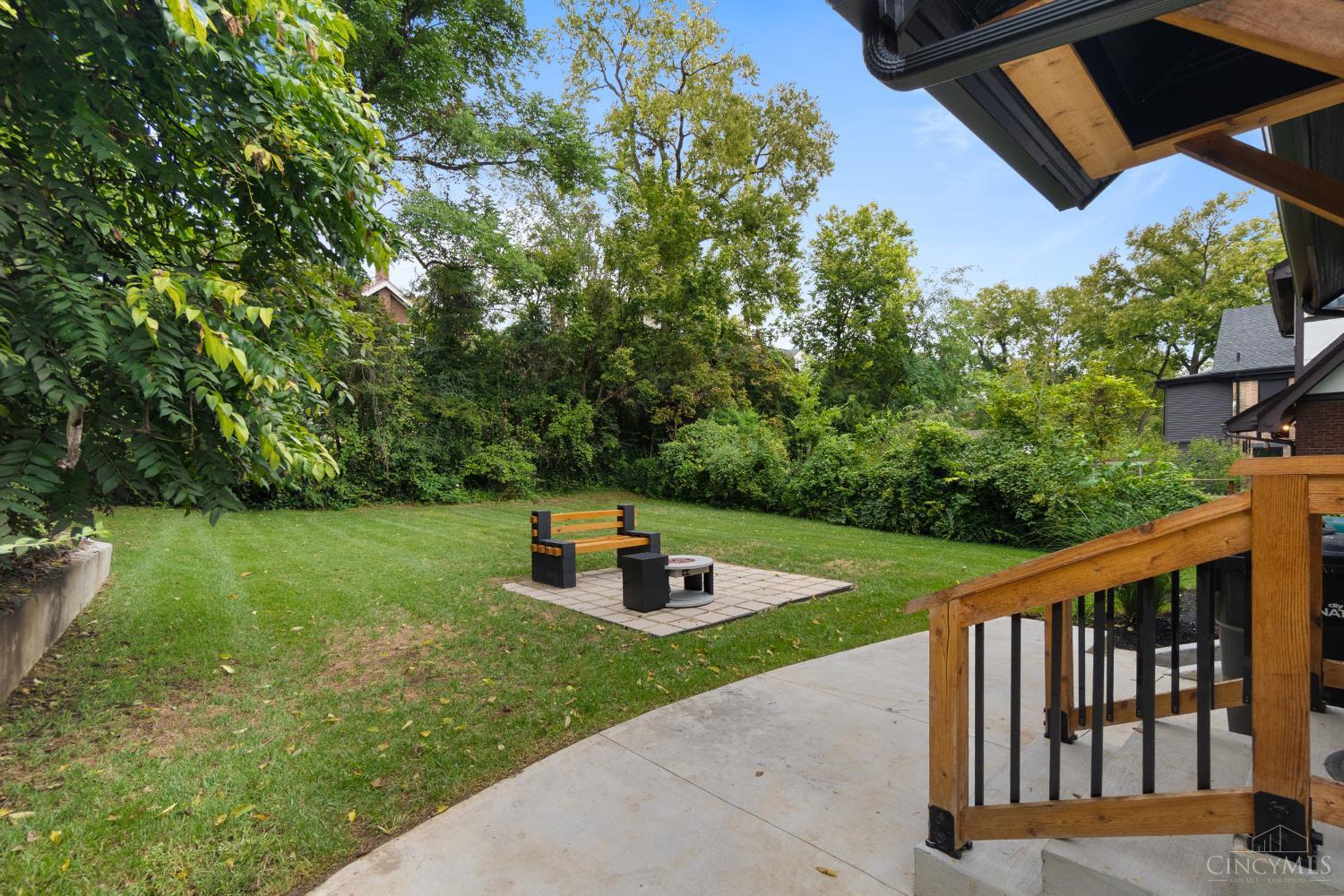1016 Valley Lane