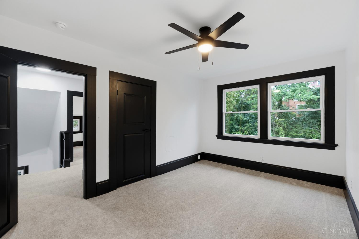 1016 Valley Lane