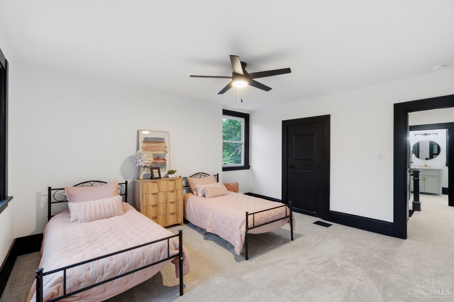 1016 Valley Lane