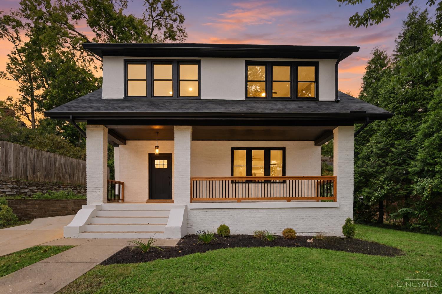 1016 Valley Lane