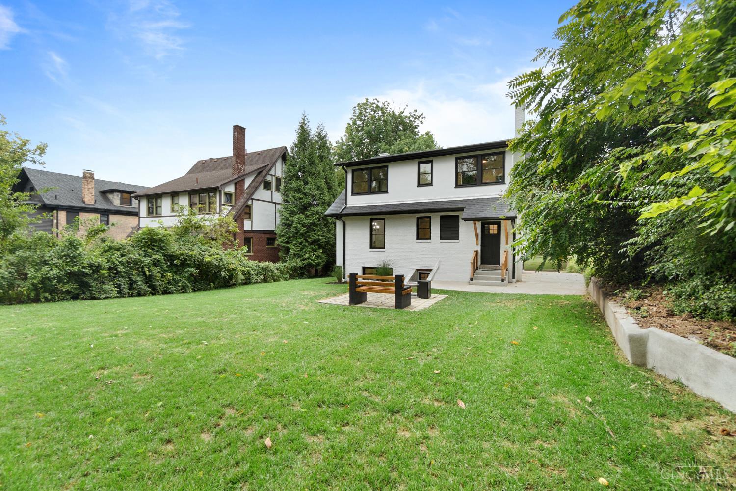 1016 Valley Lane