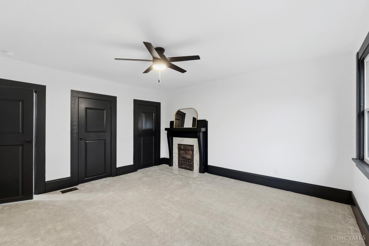 1016 Valley Lane