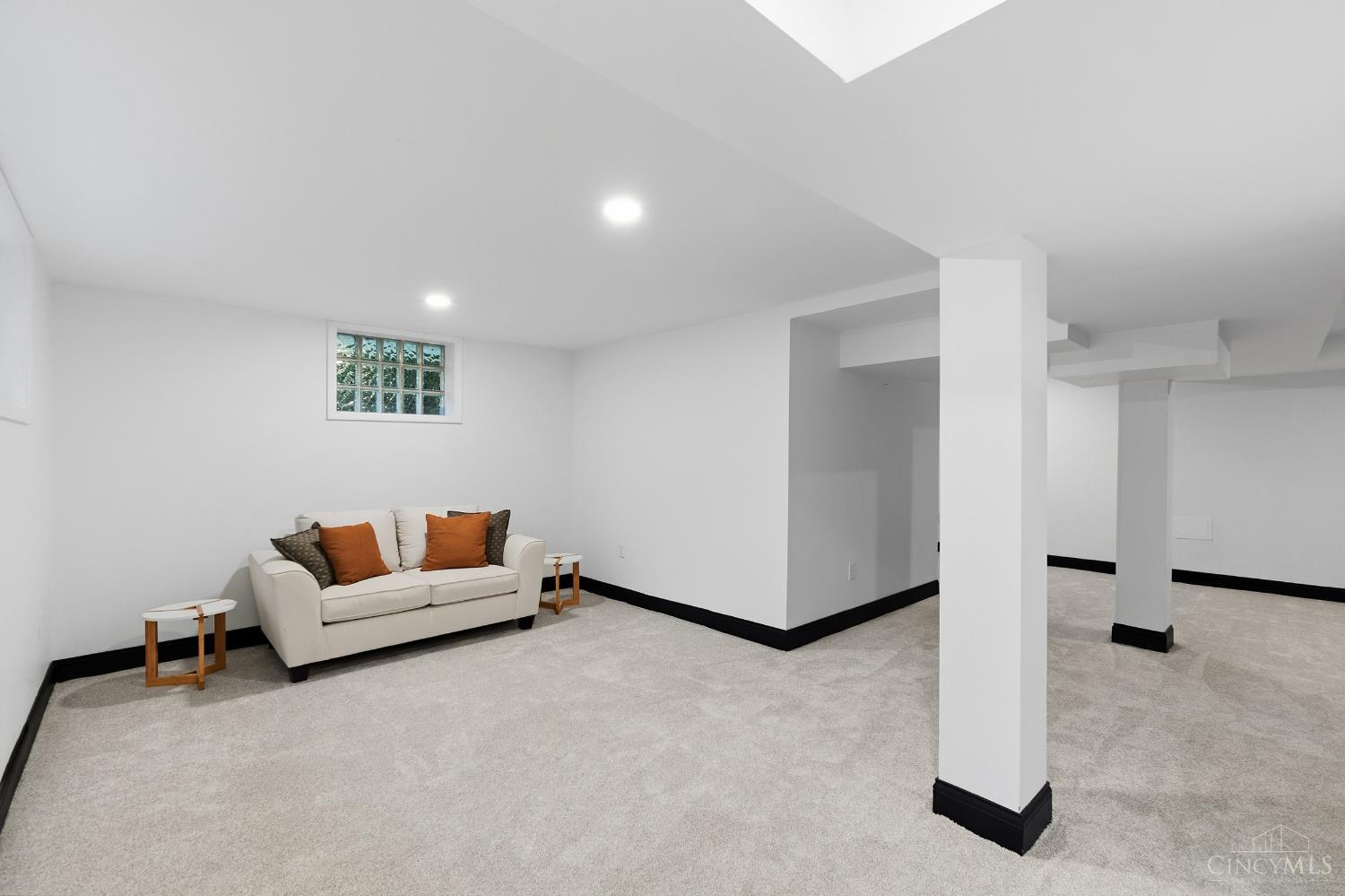 1016 Valley Lane