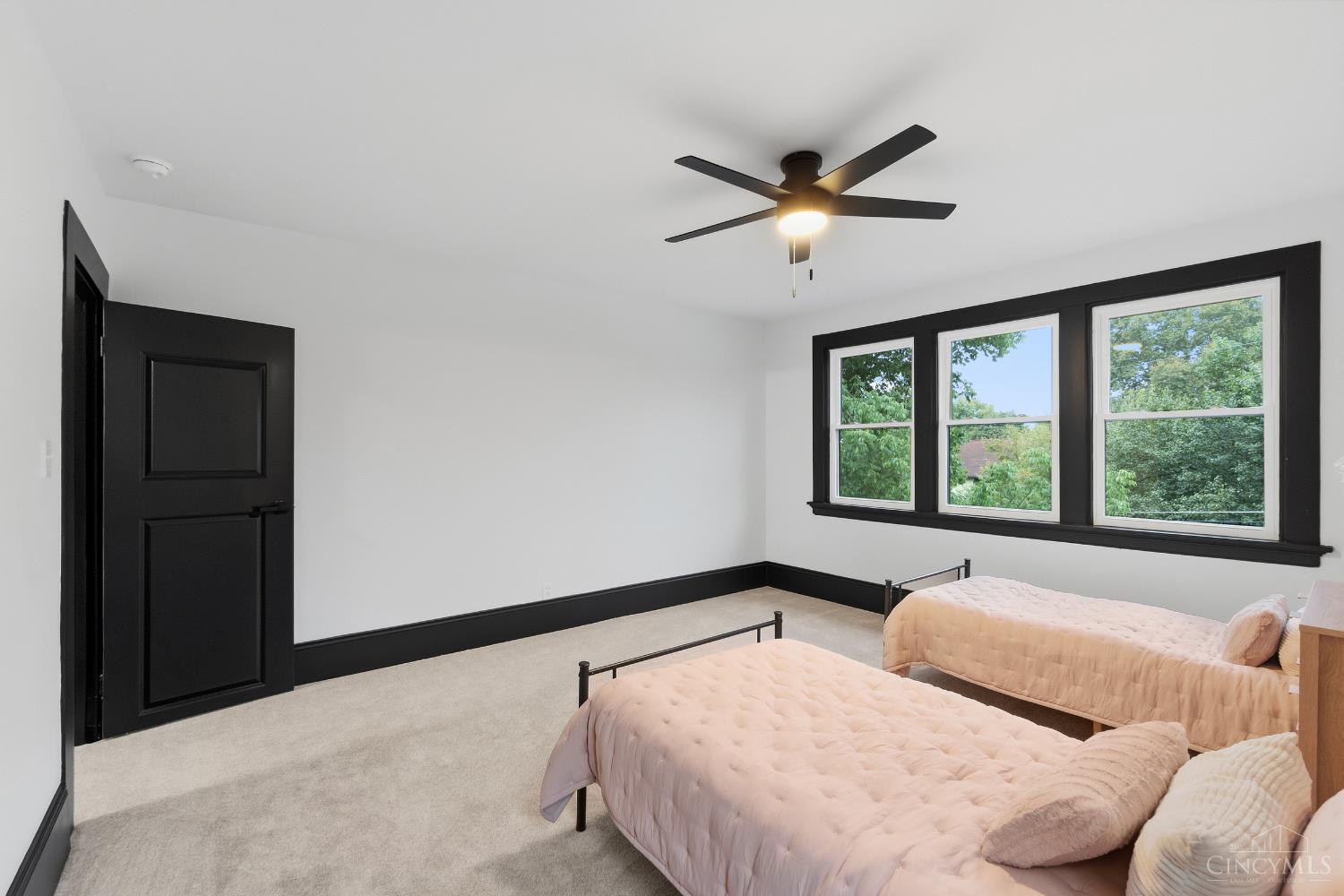 1016 Valley Lane