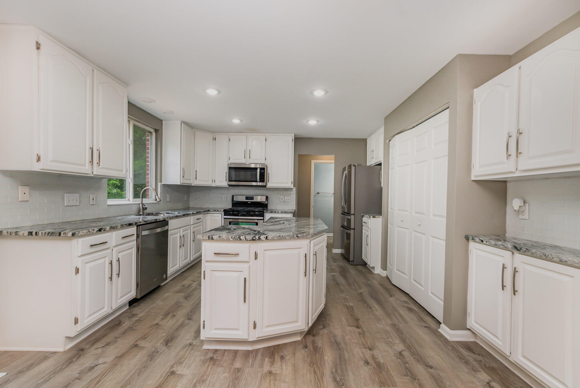 1610 Grandview Drive