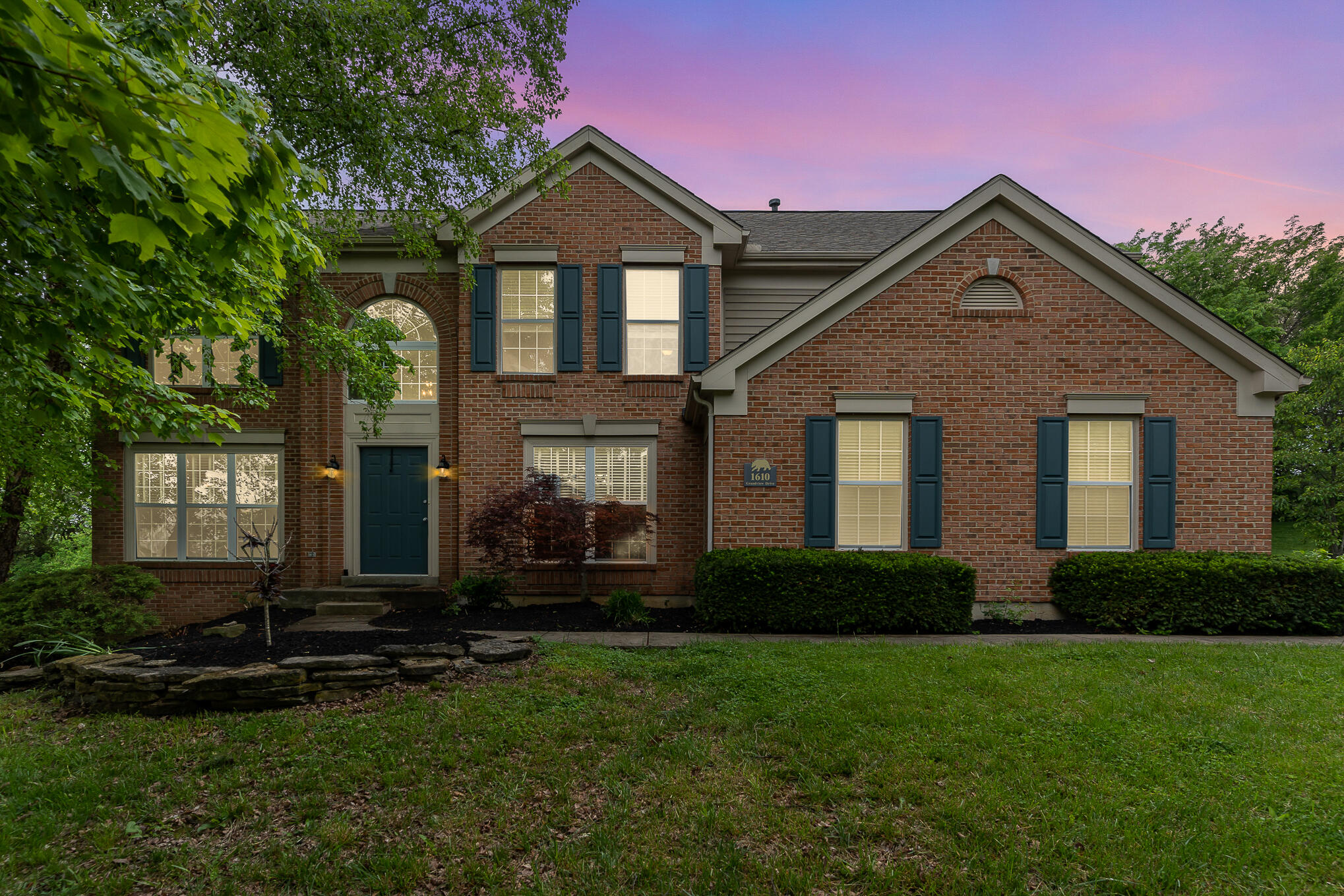 1610 Grandview Drive