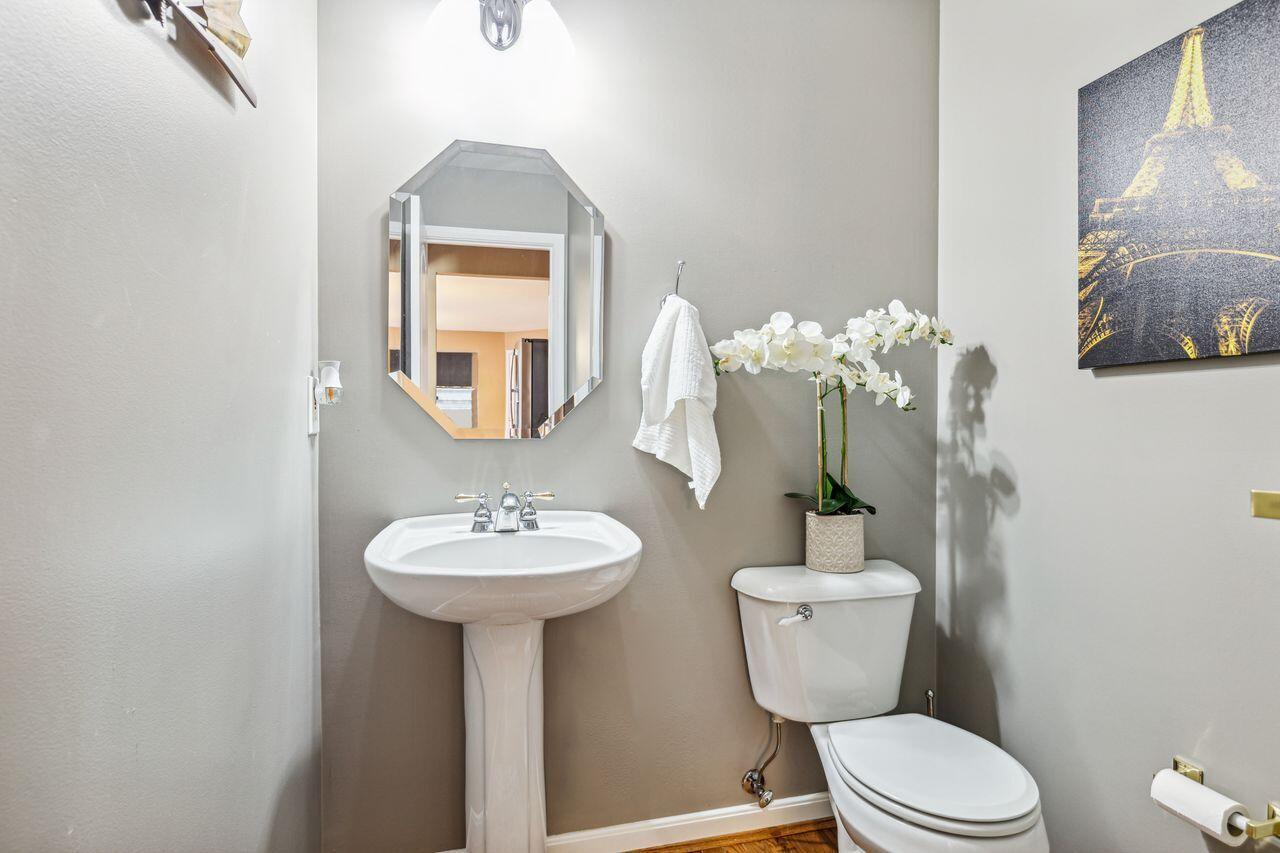 1858 Knollmont Drive