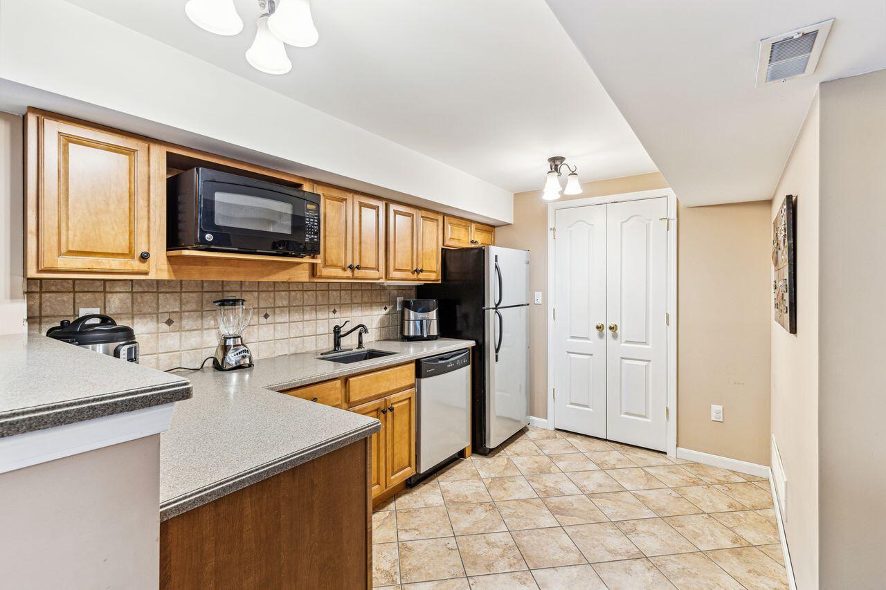 1858 Knollmont Drive