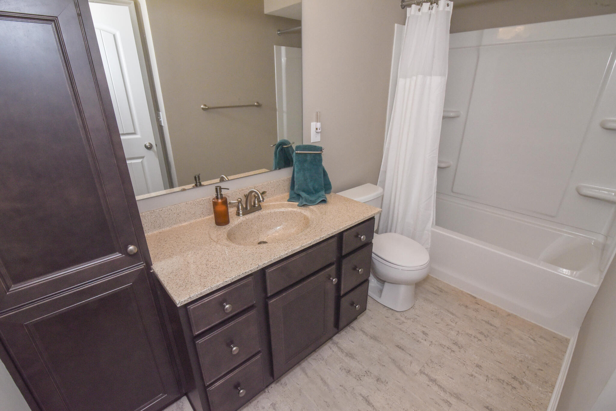 3005 Lodge View Court, 301