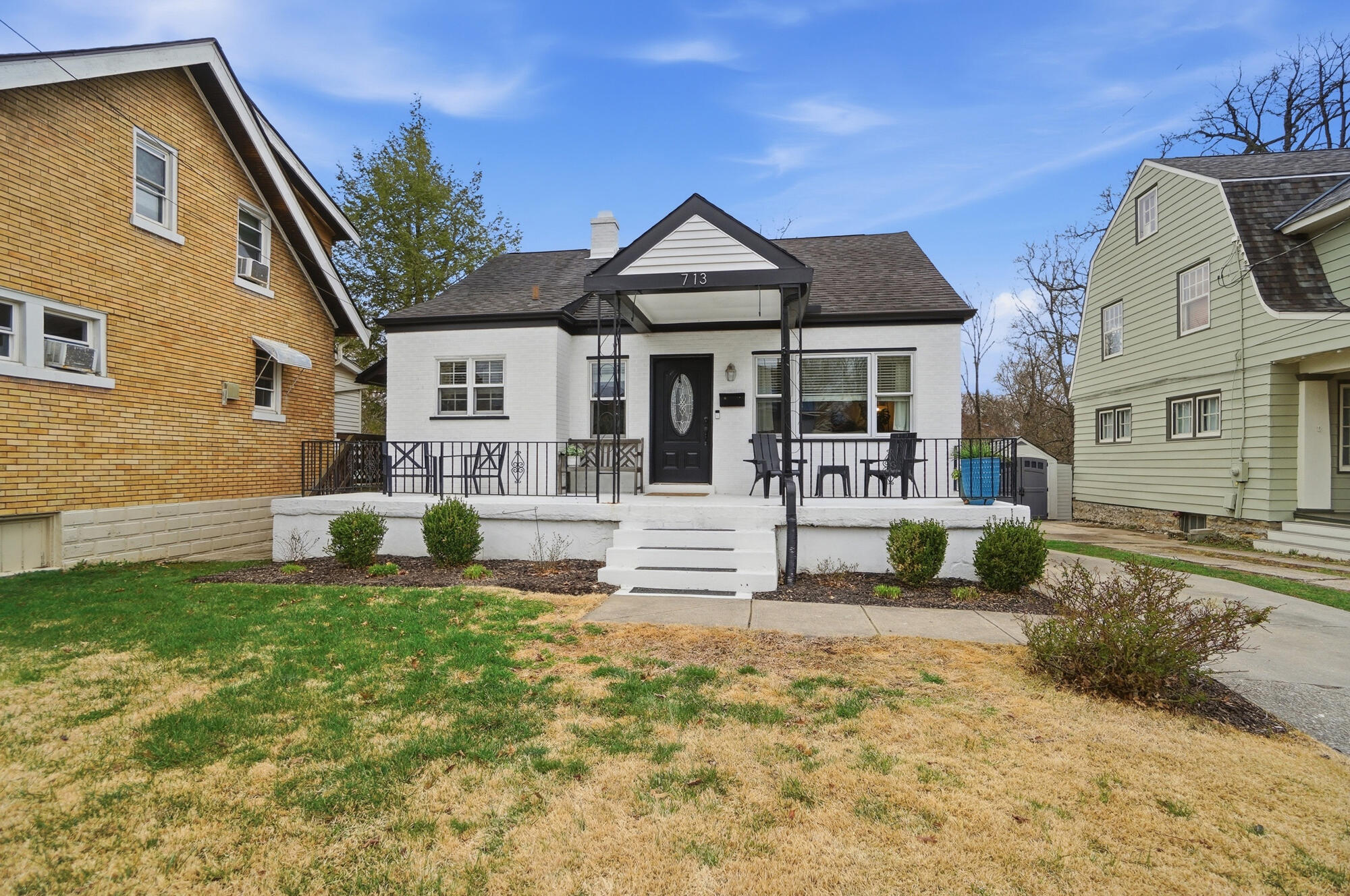 713 S Grand Avenue