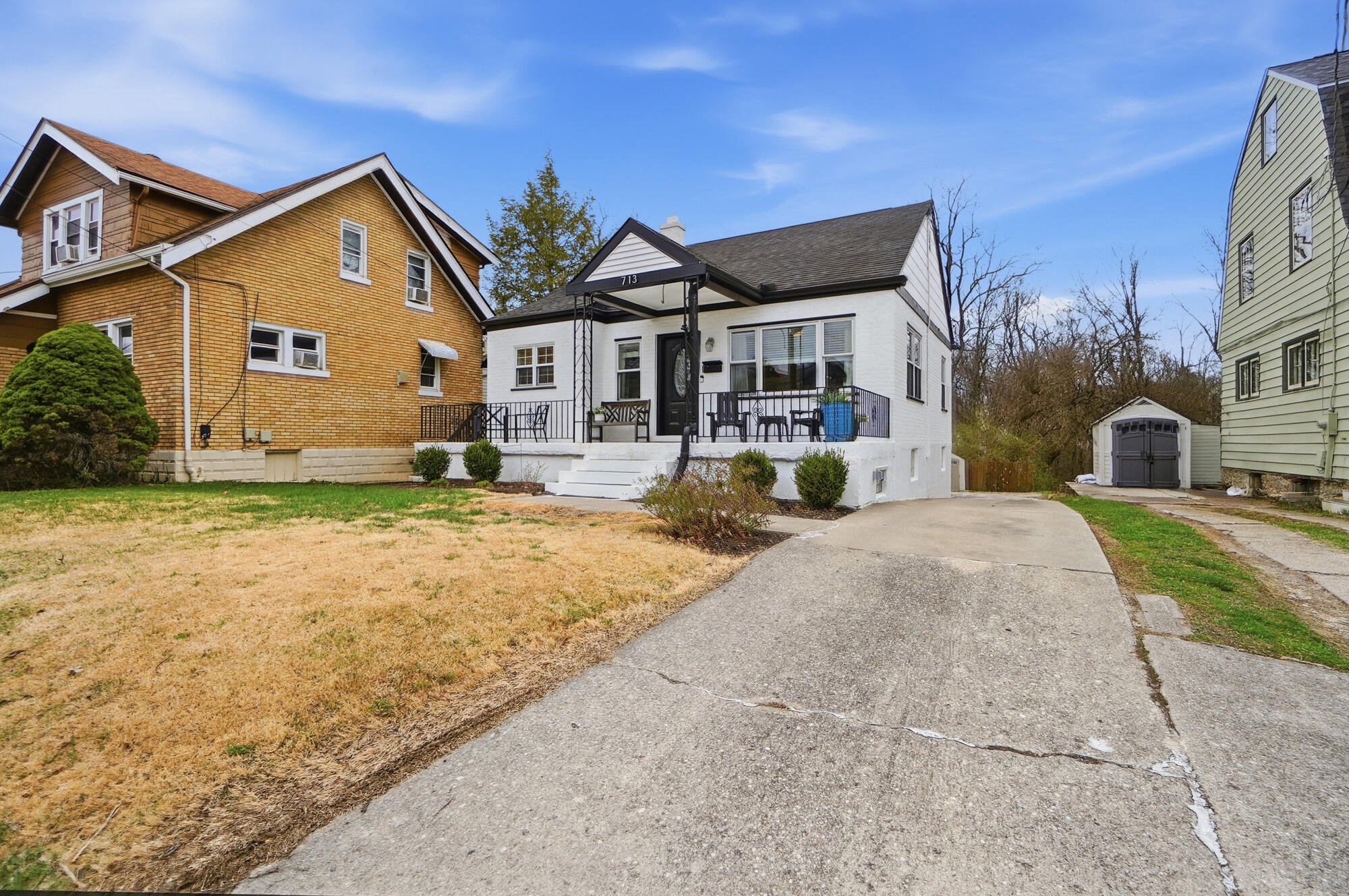 713 S Grand Avenue