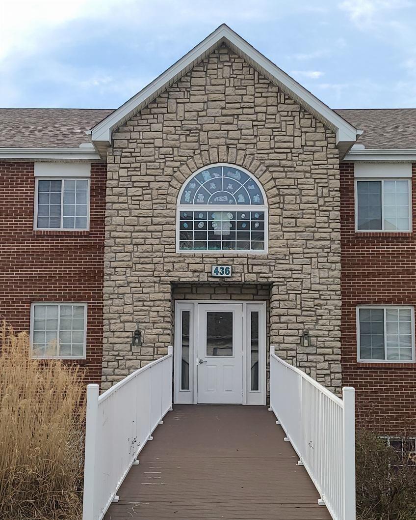 436 Marian Lane, 9