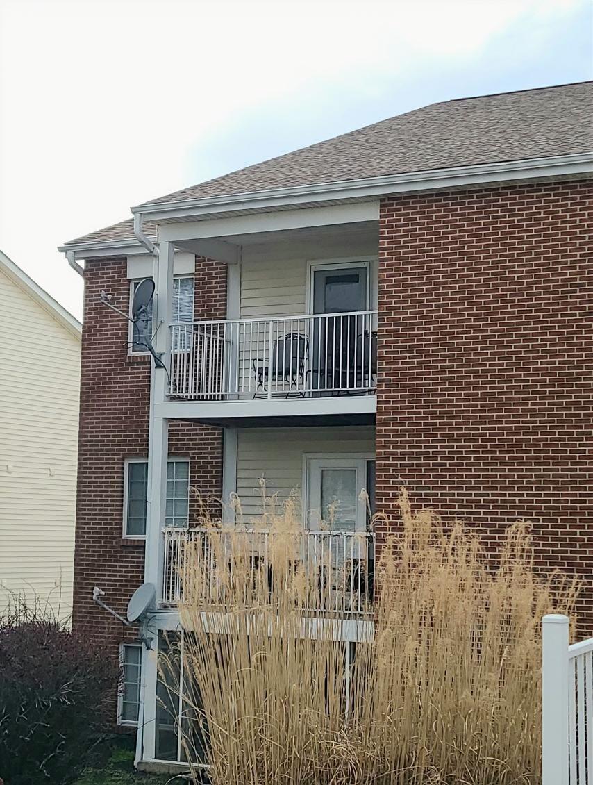 436 Marian Lane, 9