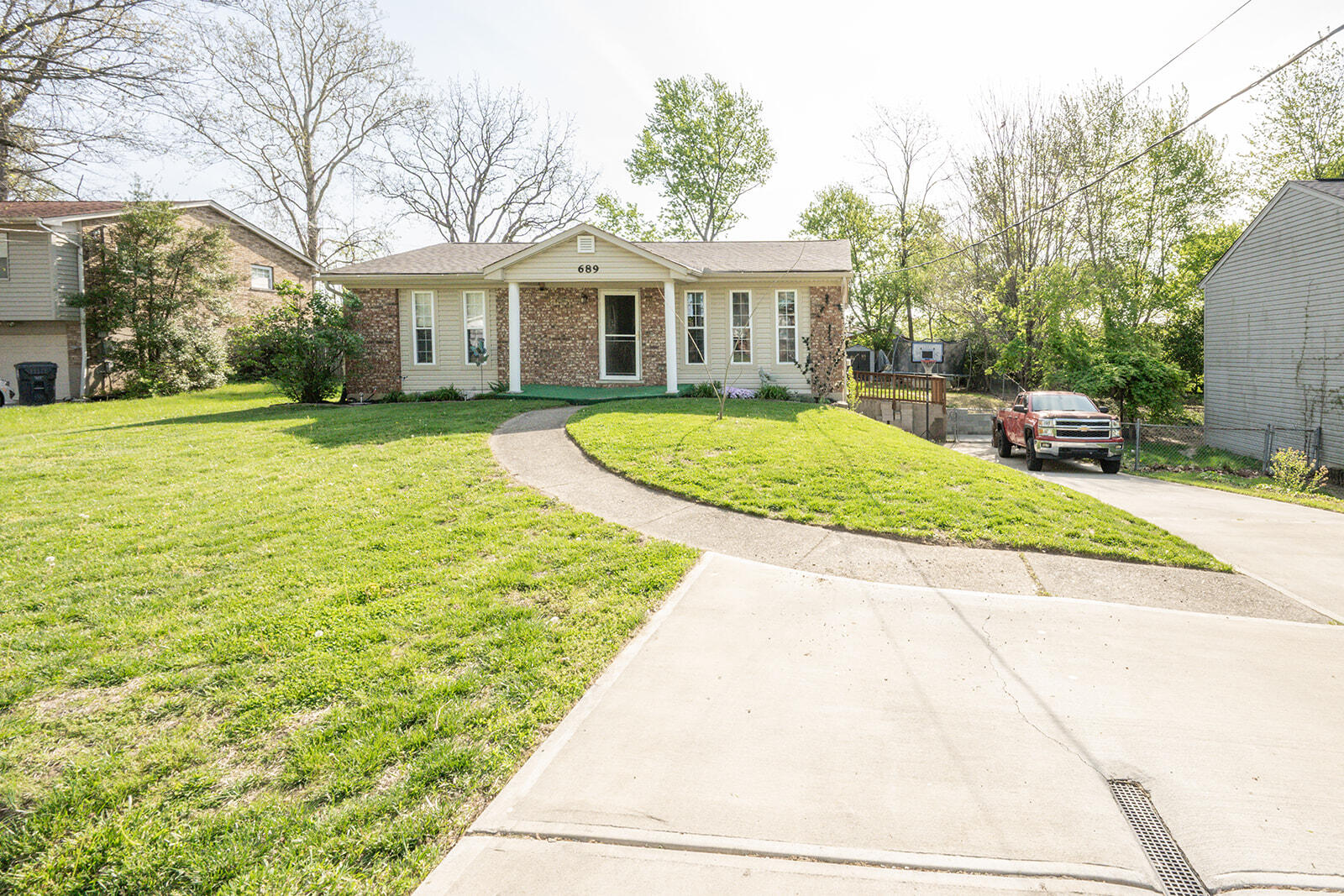 689 Skyline Drive
