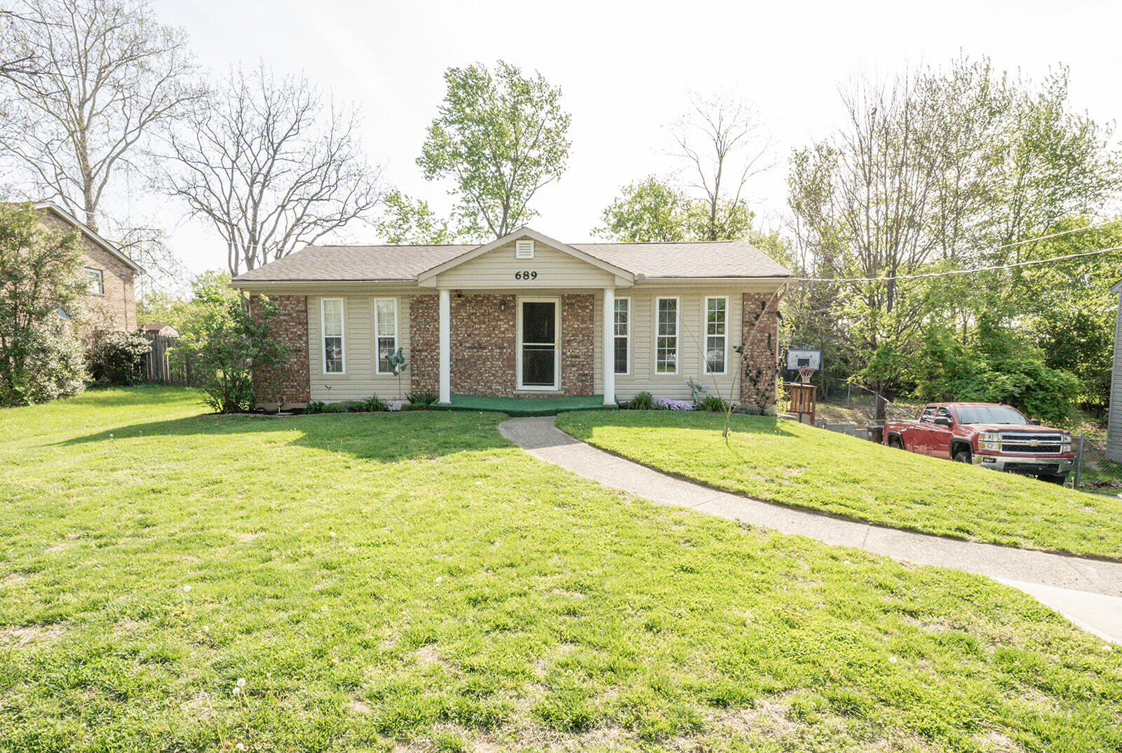 689 Skyline Drive