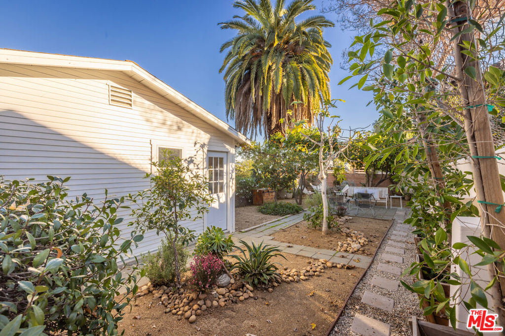 6072 Delphi Street